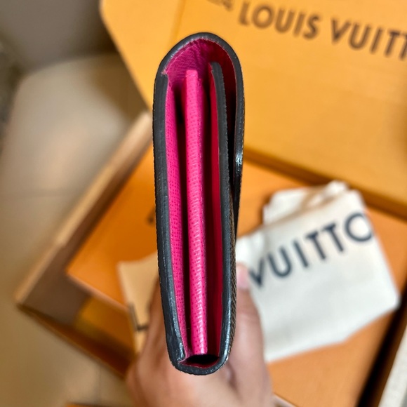 Louis vuitton limited edition Monogram love Lock full size Sarah Wallet - Picture 7 of 11